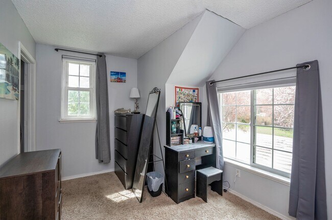 Building Photo - Spacious and Updated Rainier Meadows Home with Private Backyard