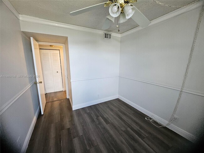 Building Photo - 216 Lake Pointe Dr