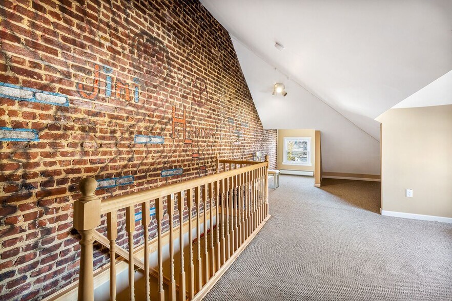 Building Photo - 1054 Hunterdon St