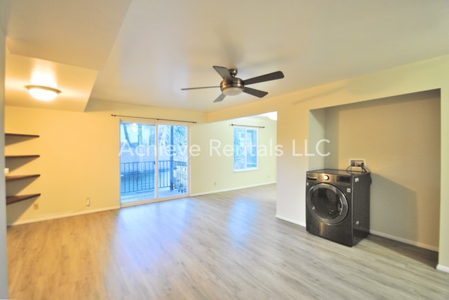 Building Photo - 167 E 100 N