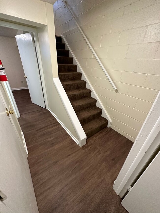 Building Photo - 78 W 9th Ave