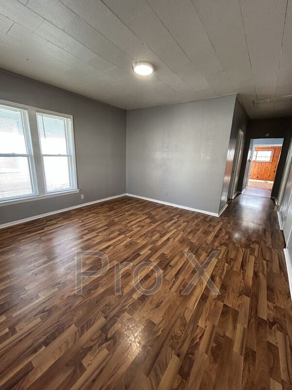 Building Photo - 117 W Monroe St