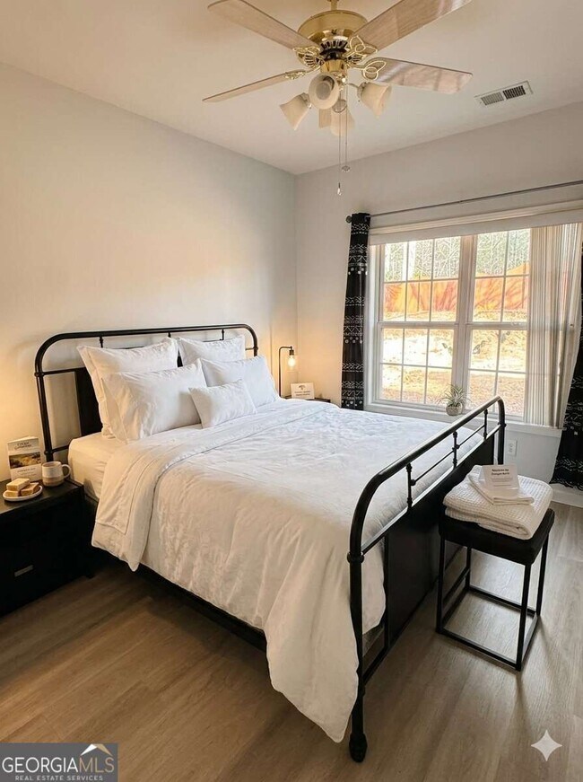 Building Photo - 3701 Landau Ln SW