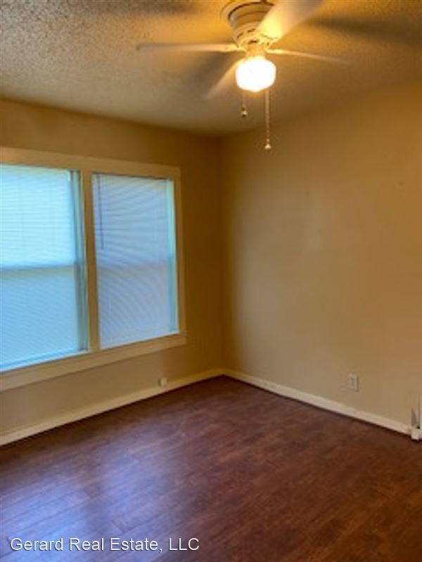 Building Photo - 342 College Dr