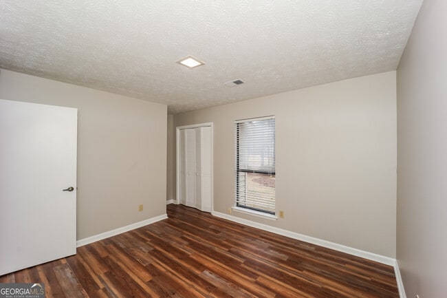 Building Photo - 145 Whitney Way