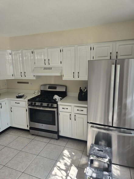 kitchen - 29 Worlidge Ct