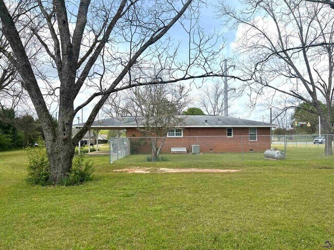 Building Photo - 482 Lake Joy Rd