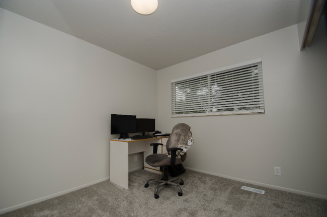 Building Photo - 624 E 1700 N