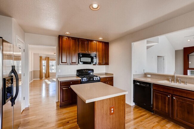 Building Photo - FABULOUS 3 BED/2.5 BATH HOME IN RENAISSANC...