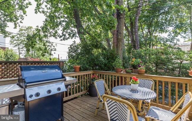 Building Photo - 1932 35th St NW