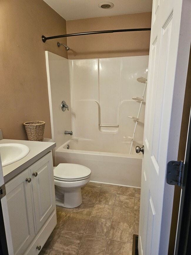 Building Photo - 208 Killdeer Dr