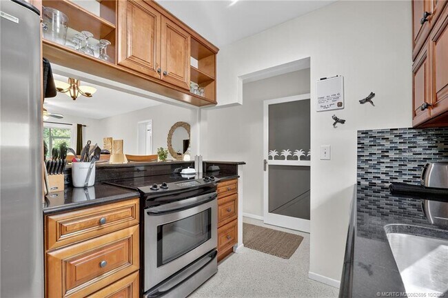 Building Photo - 262 SE Monterey Ave