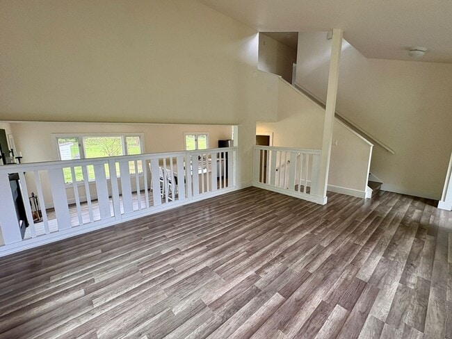 Building Photo - Private 3 bdrm custom home on acreage