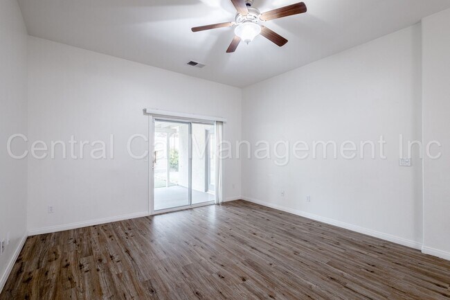 Building Photo - 3 Bedroom/2 Bath Home in San Lauren - $2150 per month!