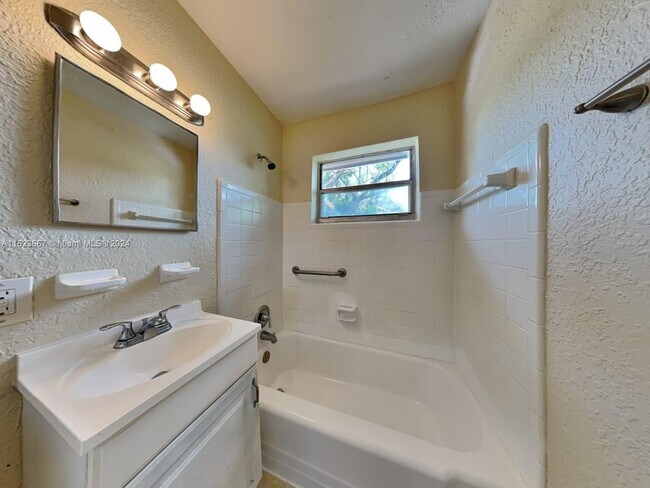 Building Photo - 5491 SW 6th St