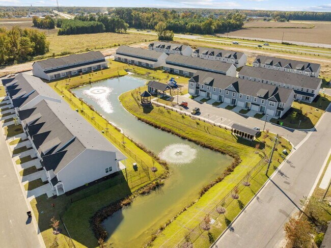 Building Photo - "Spacious 2-Bedroom Retreat with 3 Full Baths in Winterville's Heart!"