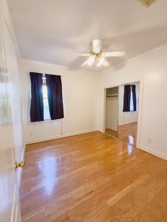 Building Photo - 1648 Lakeside Enclave Dr