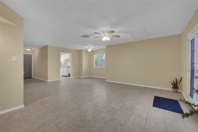 Building Photo - 8405 Wilcrest Dr