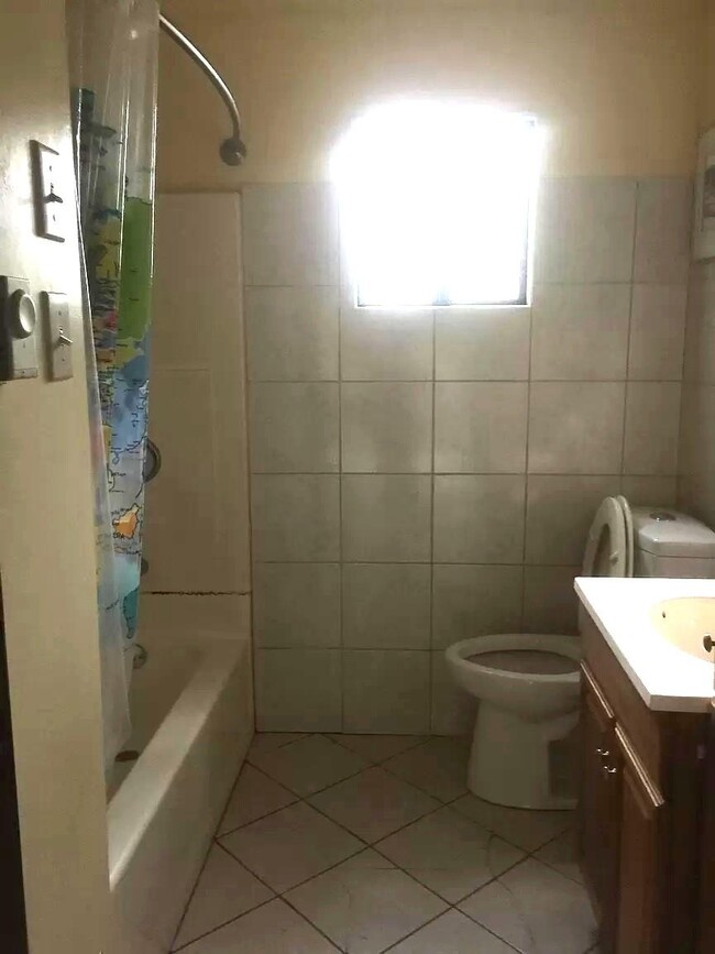 Building Photo - 2 bedroom in Seattle WA 98125