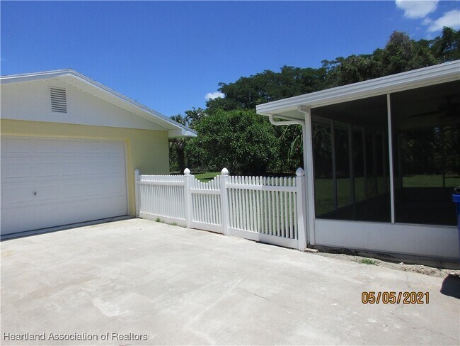 Building Photo - 3030 Placid View Dr