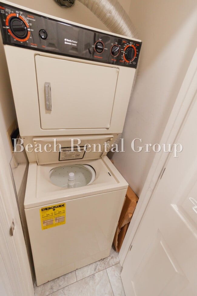 Building Photo - 4109 Pinehurst Cir