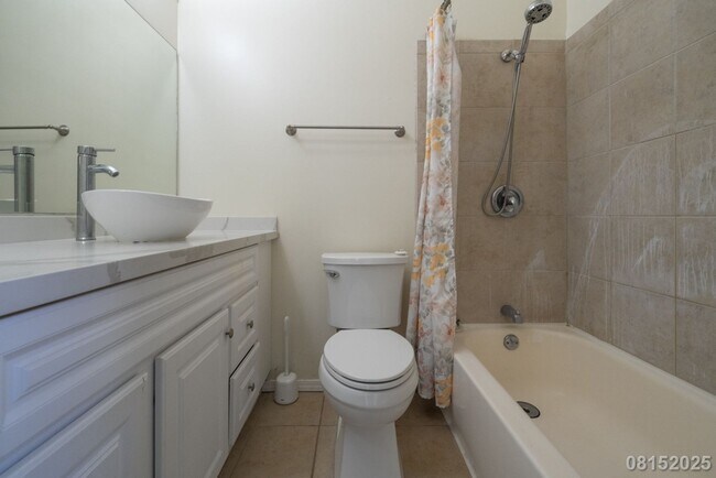 Building Photo - 3 Bed 3 Bath in Laulea Townhomes