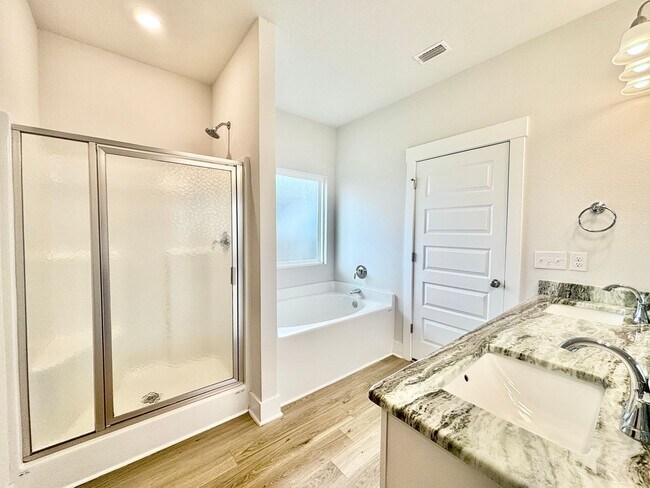 Building Photo - 1234 Fenwick Ct