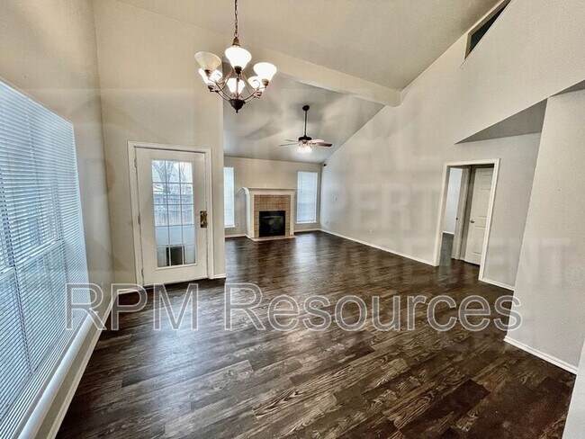 Building Photo - 307 Colony Dr
