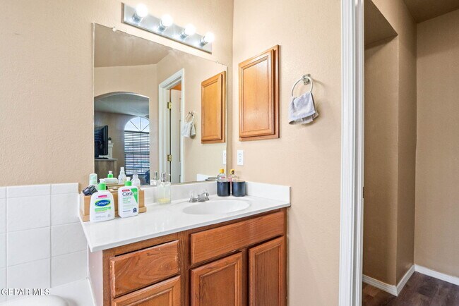 Building Photo - 12564 Paseo Alegre Dr