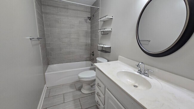 Building Photo - 5023 Hampshire Dr