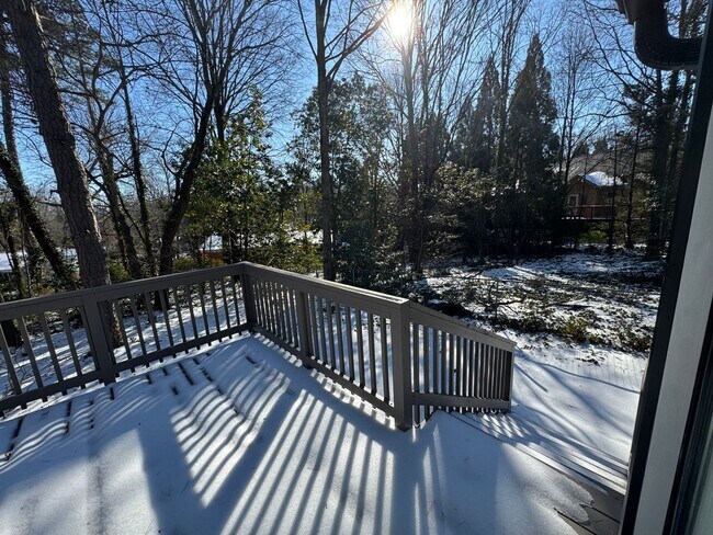 Building Photo - Modern 3bed/2bath in GREAT neighborhood!