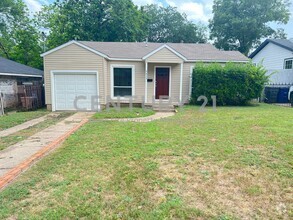 Building Photo - Spacious 2/1/1 in Oak Cliff For Rent!