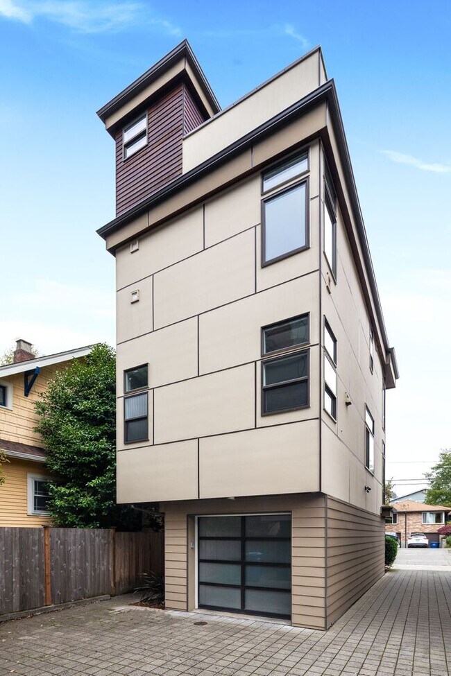 Building Photo - Contemporary 3 Bedroom Ballard Townhome in Prime Location