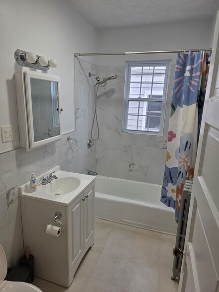 Building Photo - 64 Topliff St