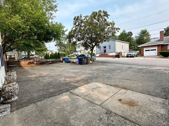 Building Photo - 6 Piave St