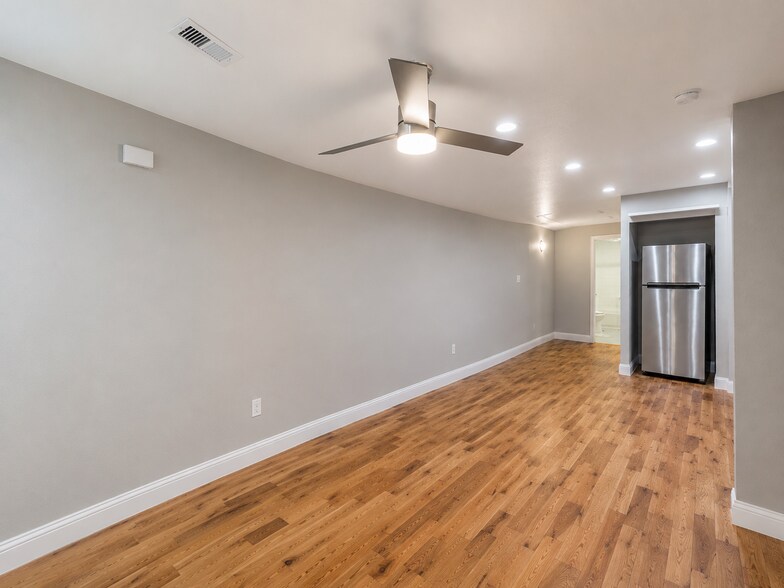 Building Photo - 3825 Dismount St