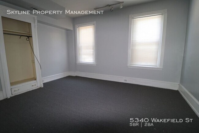 Building Photo - Beautiful Updated 5 Bedroom House