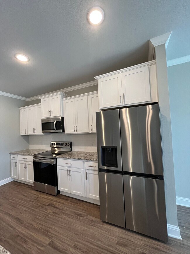 Building Photo - Country Heights #202