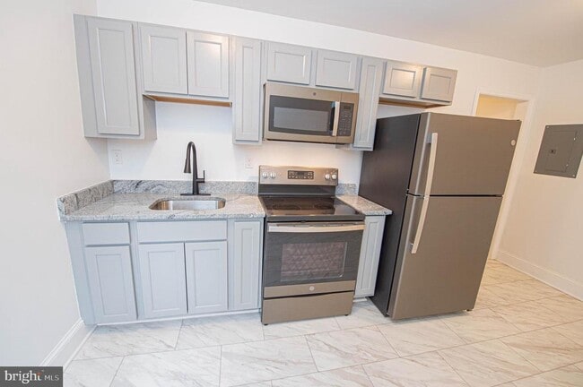 Building Photo - 308 N Division St