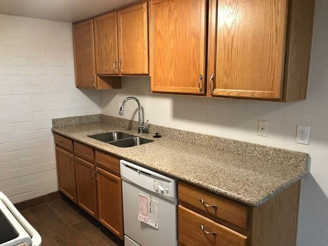 Building Photo - 2 bed 1.5 townhouse Scottsdale