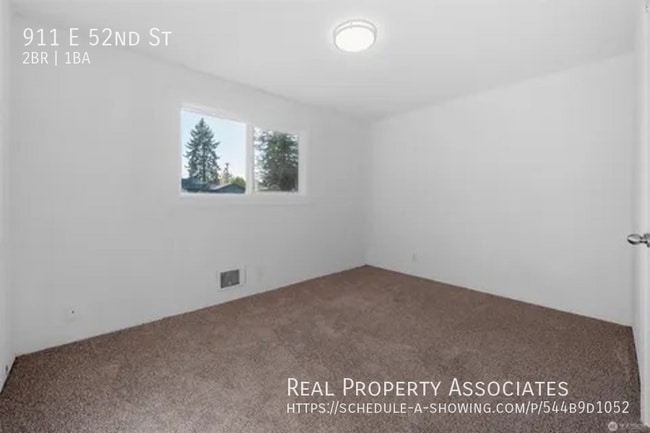 Building Photo - 911 E 52nd St