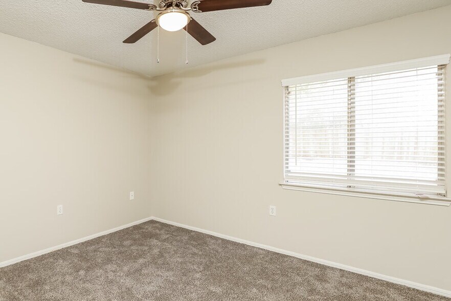 Building Photo - 16118 Rocky Creek