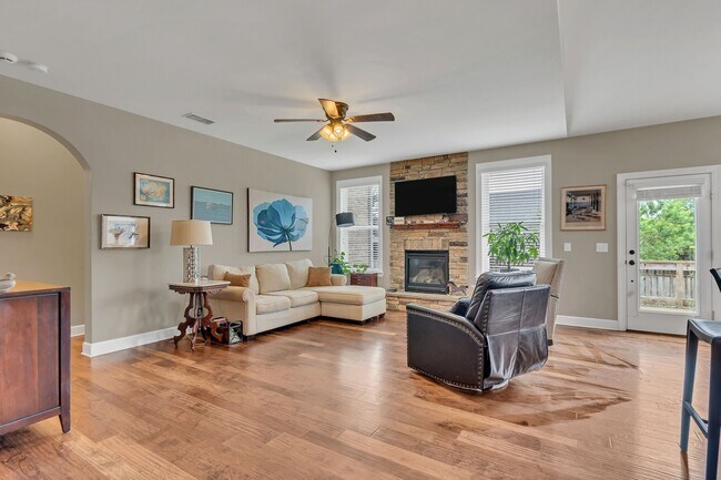 Building Photo - 1060 Harvey Springs Dr