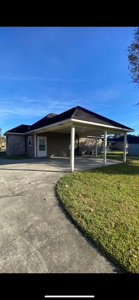 Building Photo - 212 Rivercrest Ave