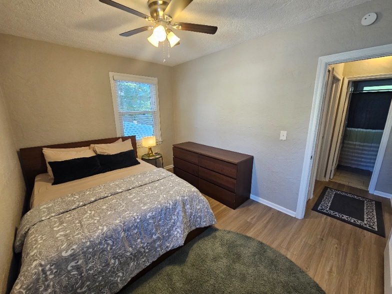 Building Photo - 4364 Bethwood Cir