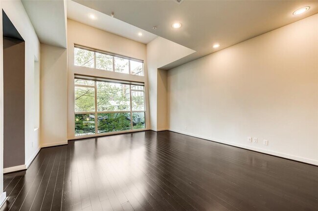 Building Photo - 207 Pierce St