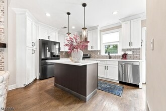 Building Photo - 64 Montague Pl