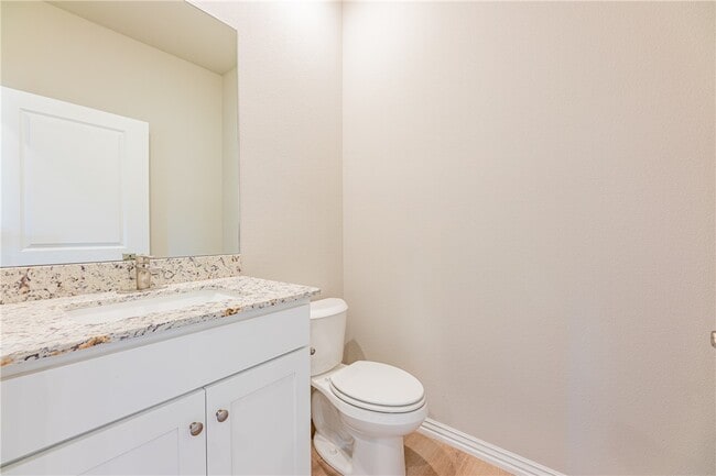 Building Photo - 1406 SW Casuarina Dr