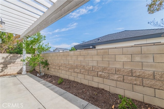 Building Photo - 146 E 18th St