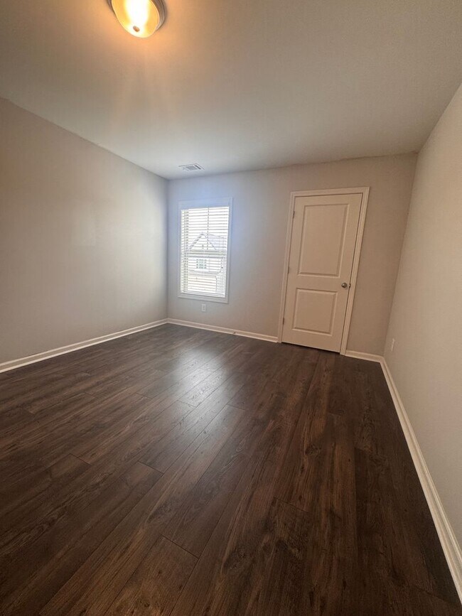 Building Photo - Spacious and Well-Appointed 3BR/2BA Home in Flowery Branch